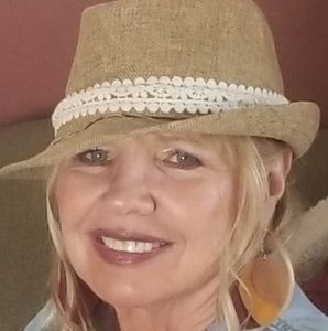 Meet your Posher, Lyndi